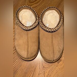 UGG Tasman Suede INDOOR OR OUTDOOR Slippers with Plush Lining